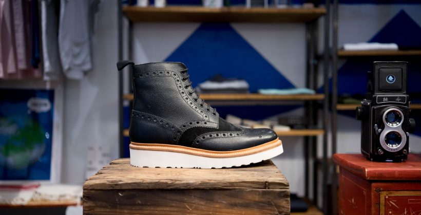 Black shoes on display searchandising